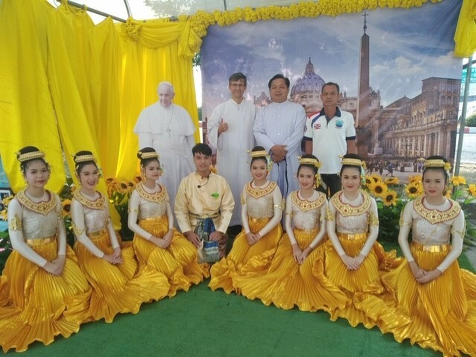 Esperando al Papa en Tailandia