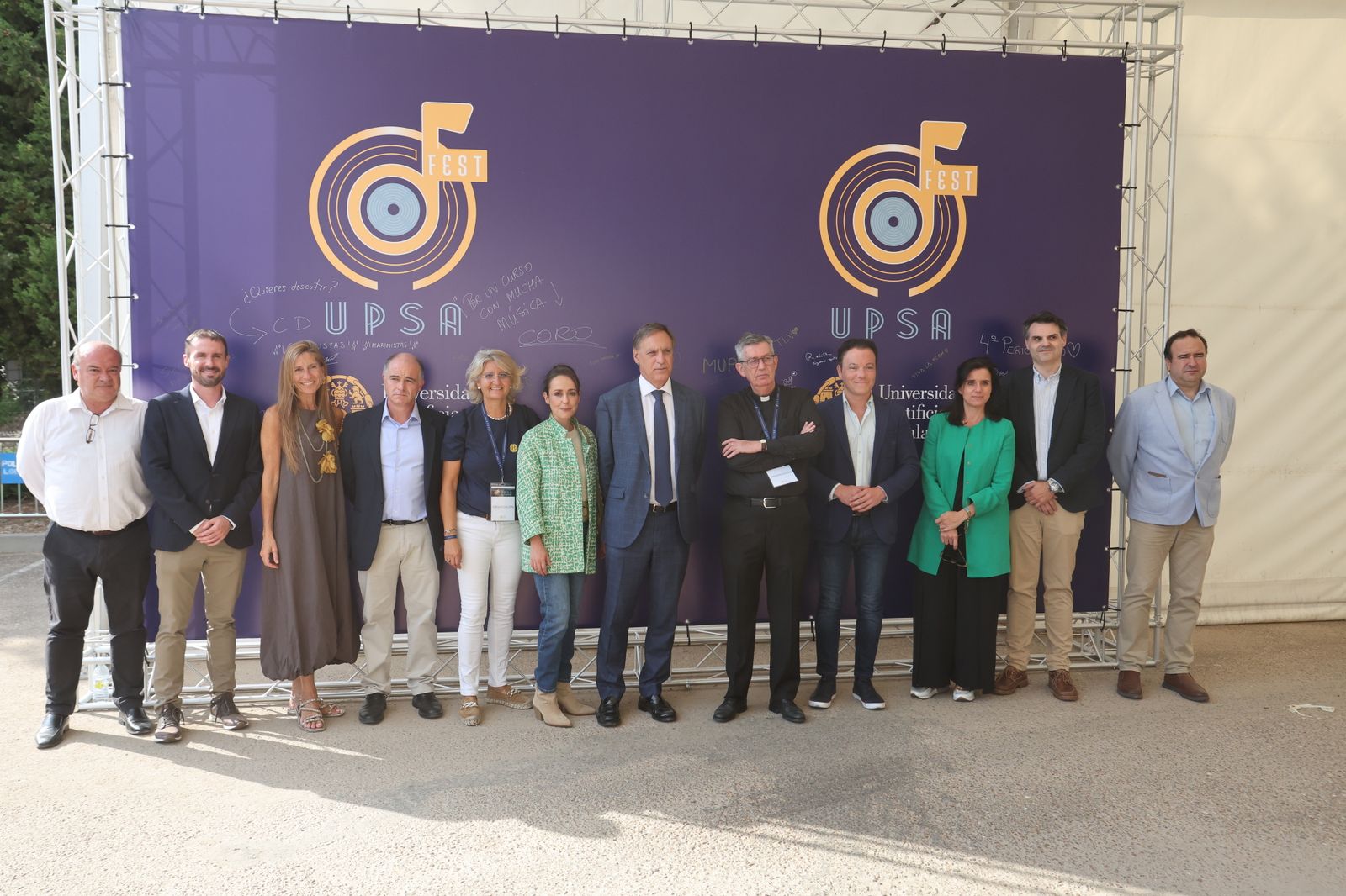 Foto de grupo de las autoridades y patrocinadores