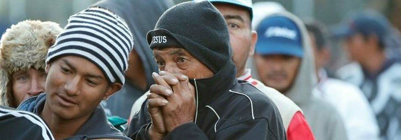 Migrantes en el deportivo Jesús Martínez Palillo de Ciudad de México