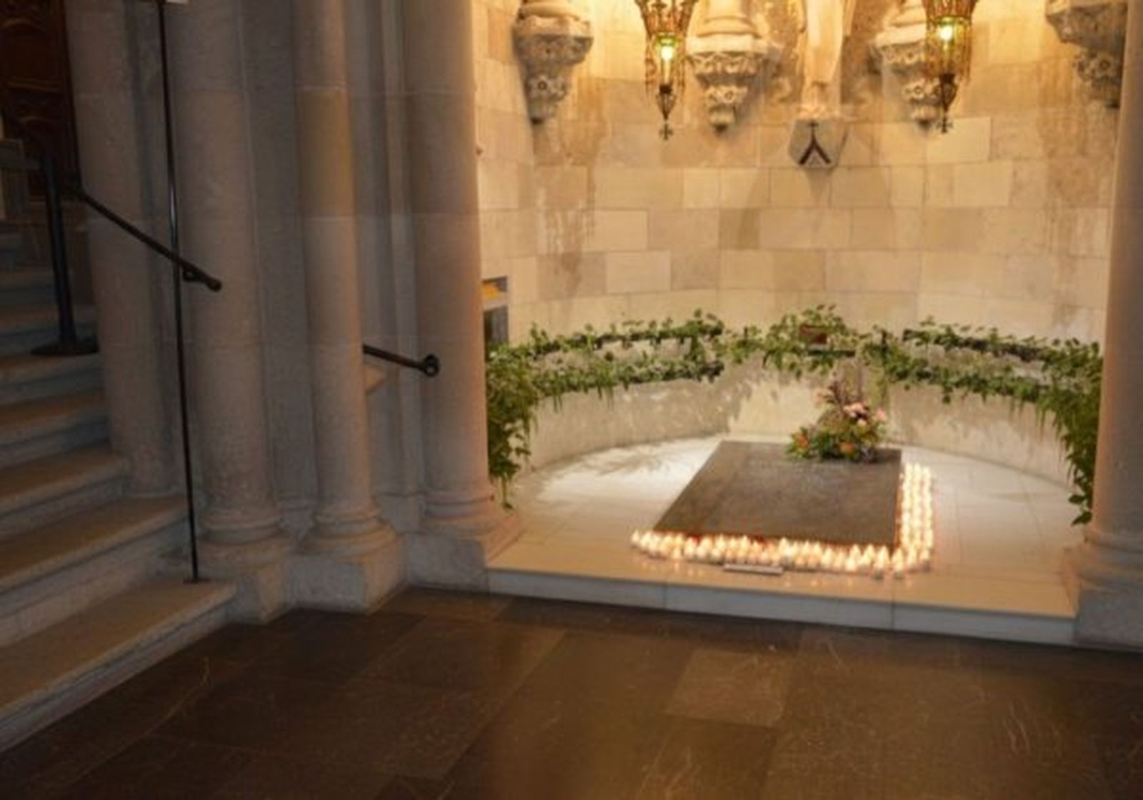 Sepulcro de Antoni Gaudí en la cripta de la Sagrada Familia.