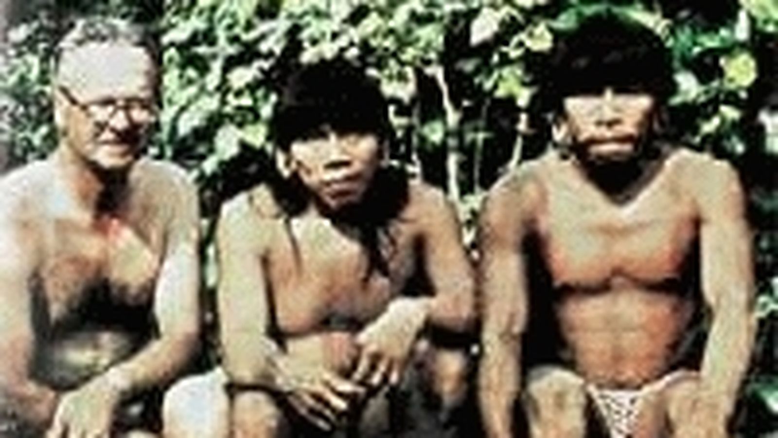 Obispo Alejandro Labaka, compañero de Achakaspi, con los huaorani