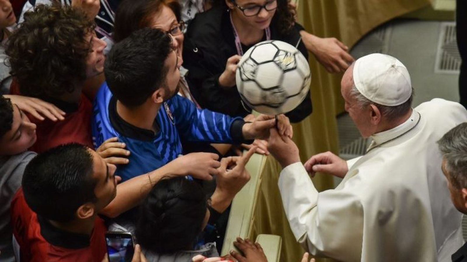 Fútbol solidario en el Vaticano.