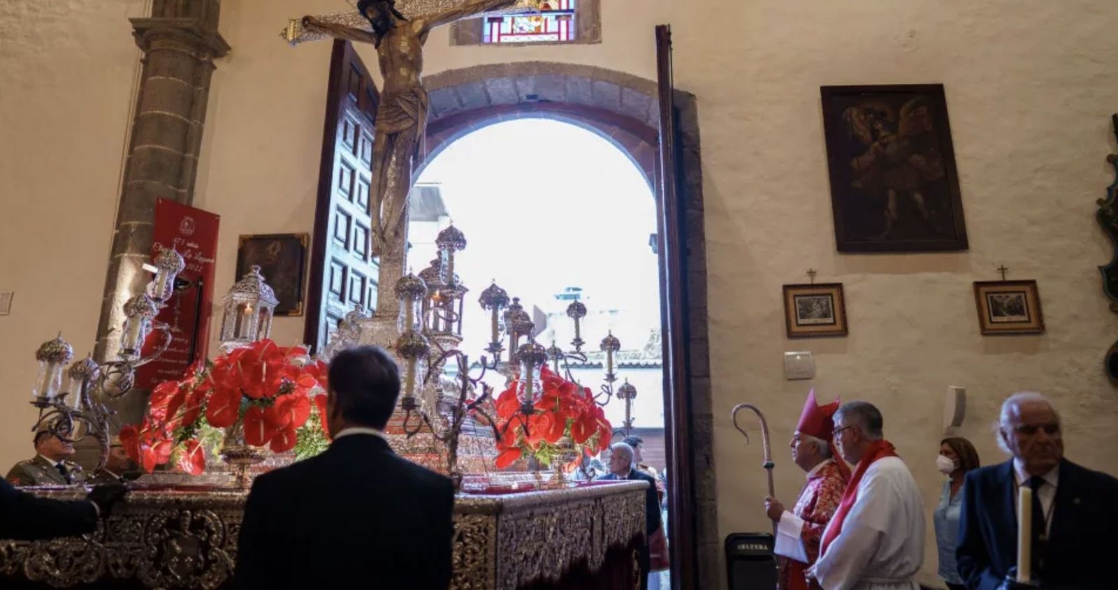 Foto de archivo de la imagen del Cristo de La Laguna saliendo de su santuario. EFE/Ramón de la Rocha