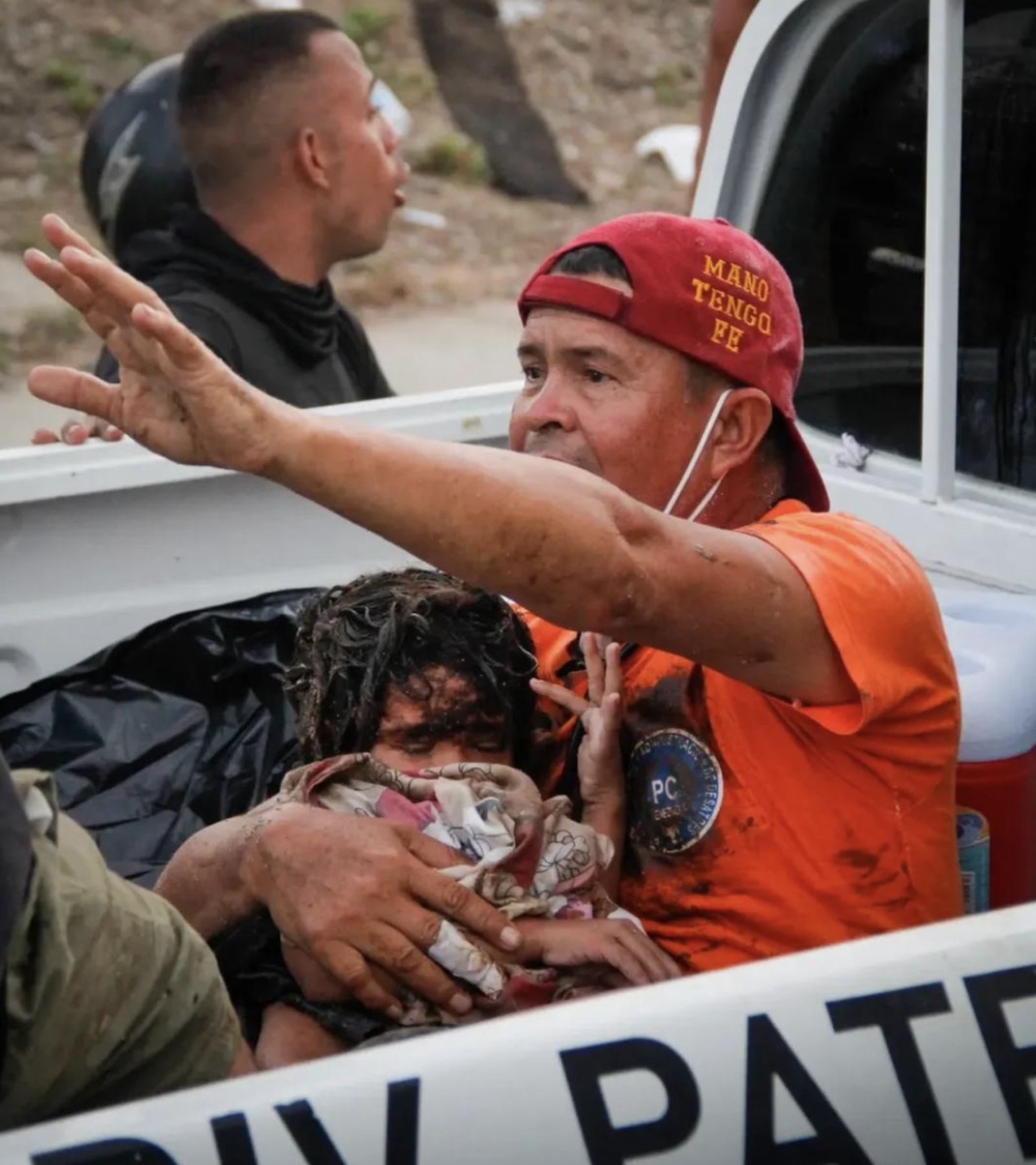 UNniño salvado del terremoto