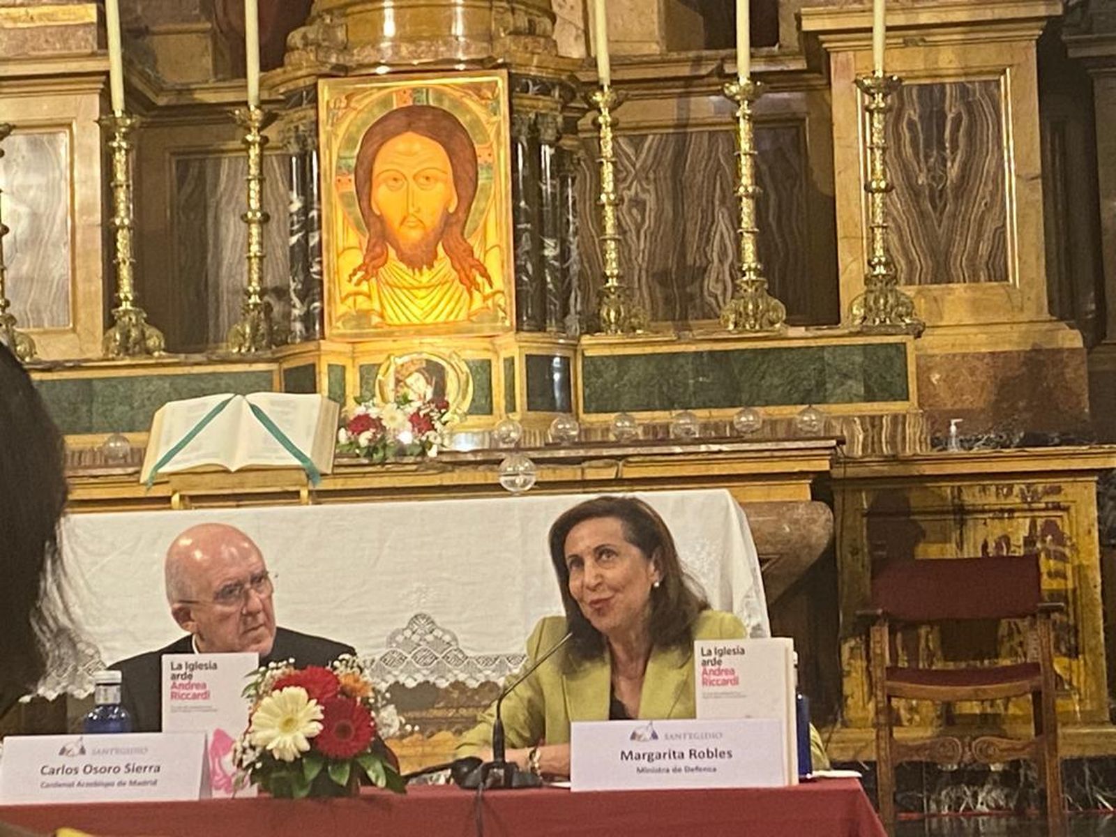 Margarita Robles y el cardenal Osoro