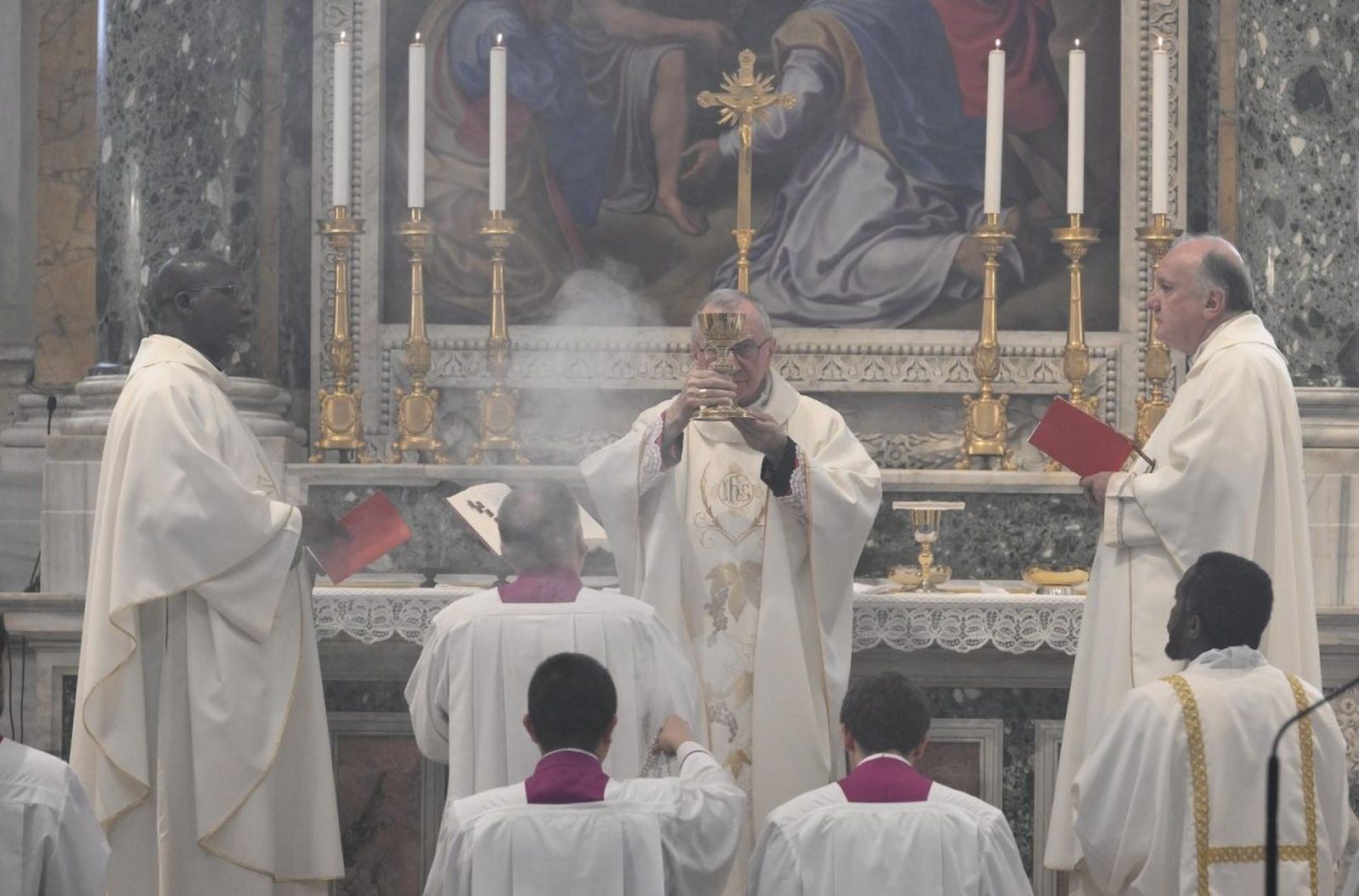 Parolin preside una misa por la paz en Haití.