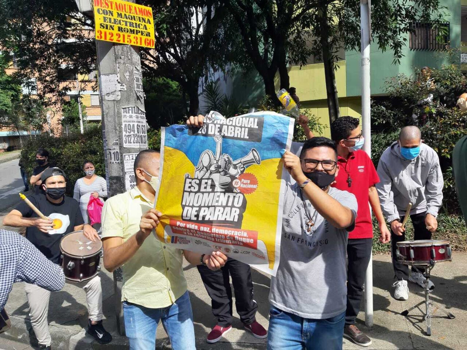 Jóvenes misioneros en la protesta