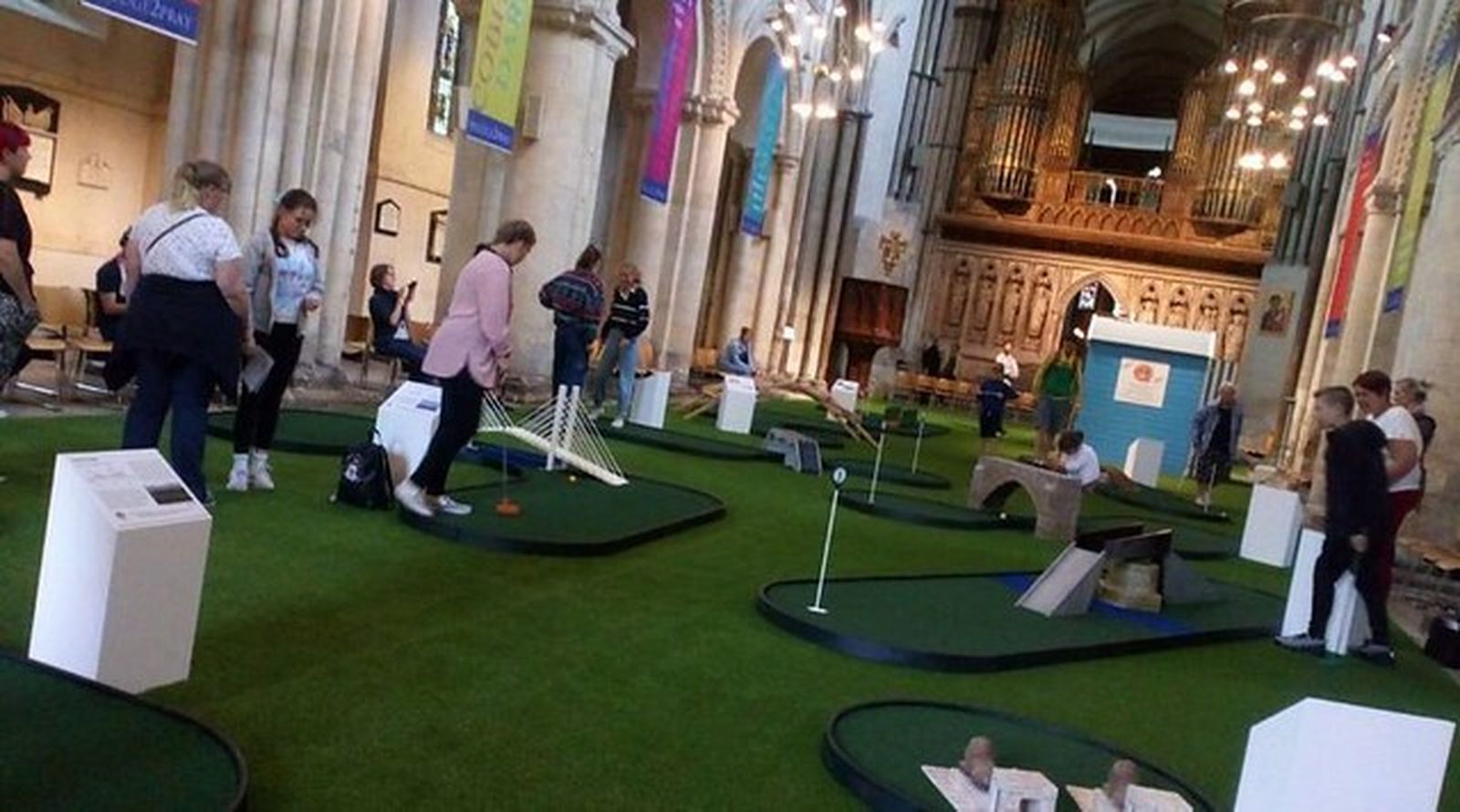 Un campo de golf en la catedral de Rochester