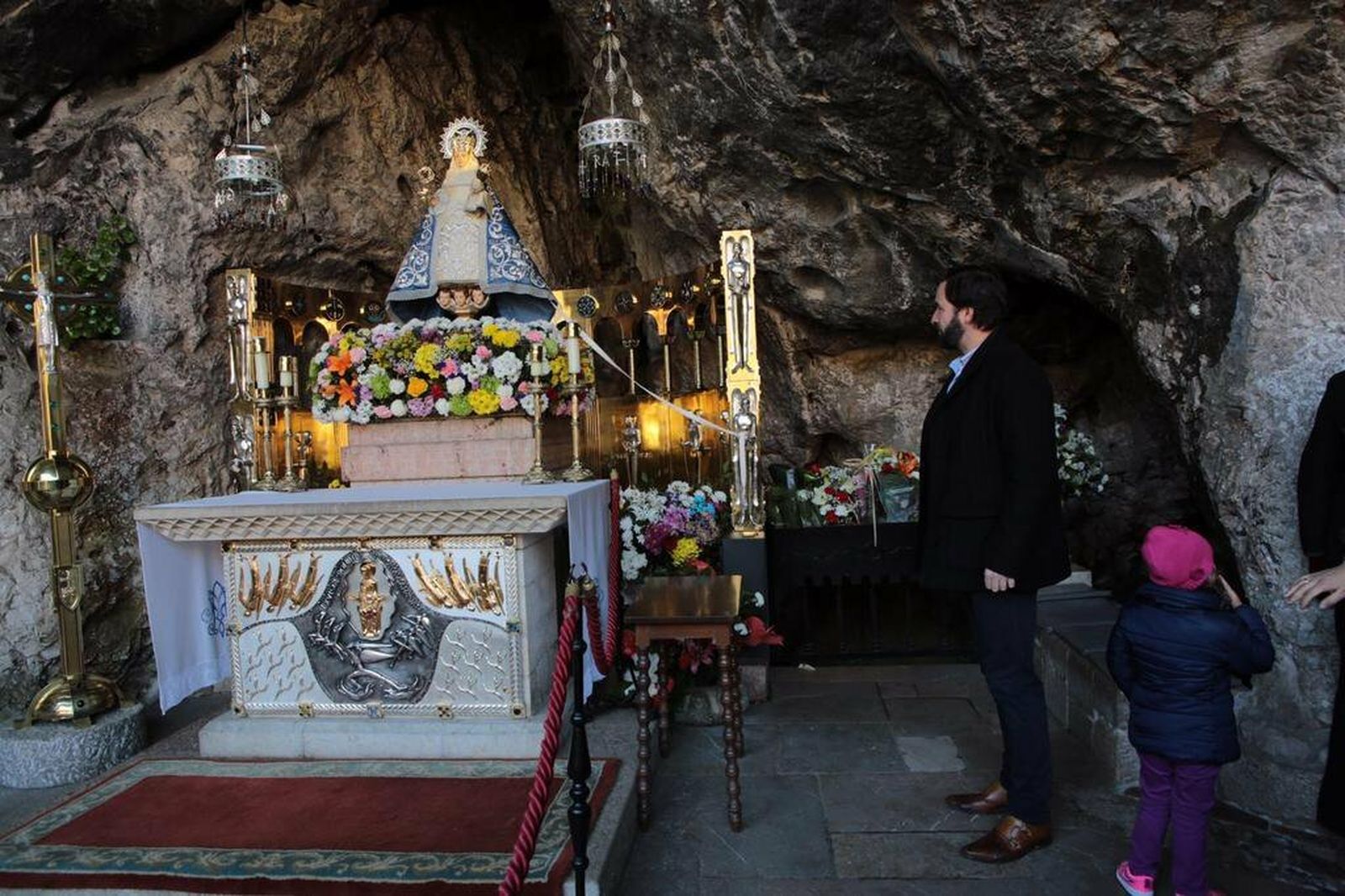 Santiago Abascal, en 2015, ante la Santina de Covadonga