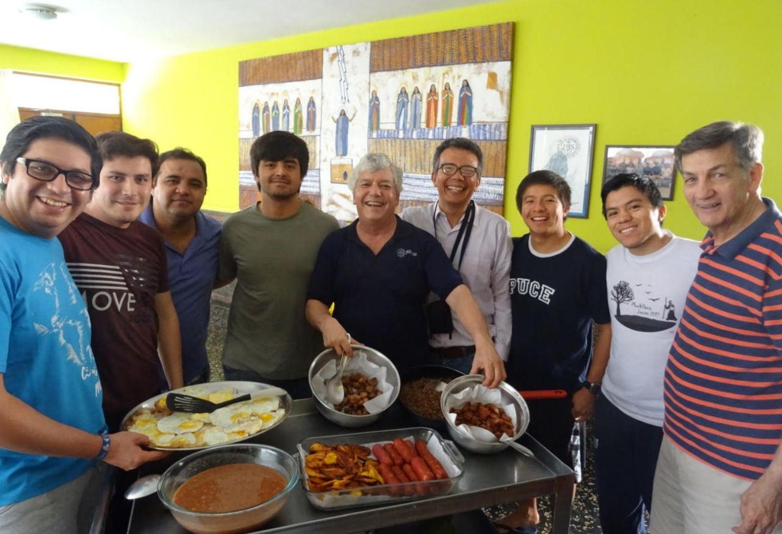 Hermann con su comunidad en Lima