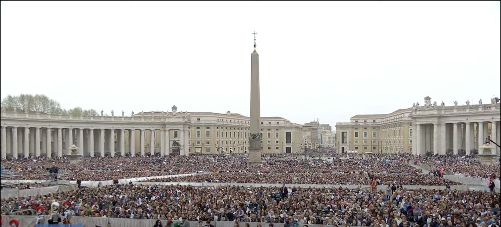 Miles de fieles en San Pedro