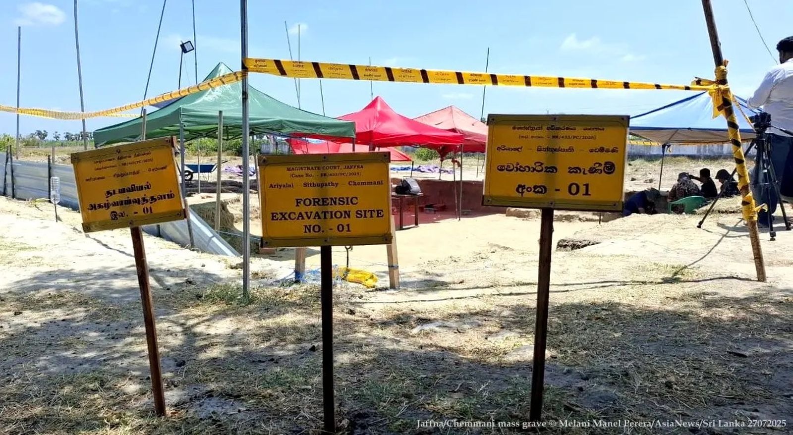 Excavaciones en la fosa común de Chemmani (Sri Lanka)