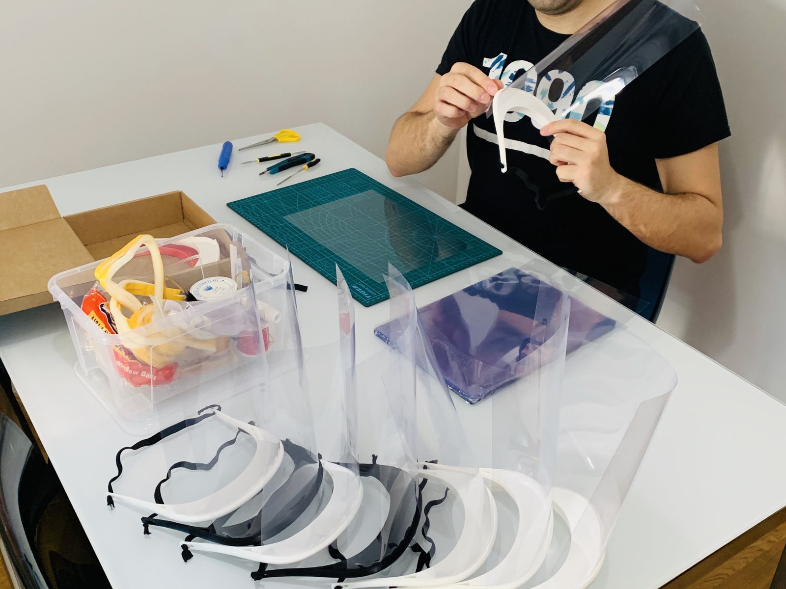 Han logrado producir 30 pantallas diarias