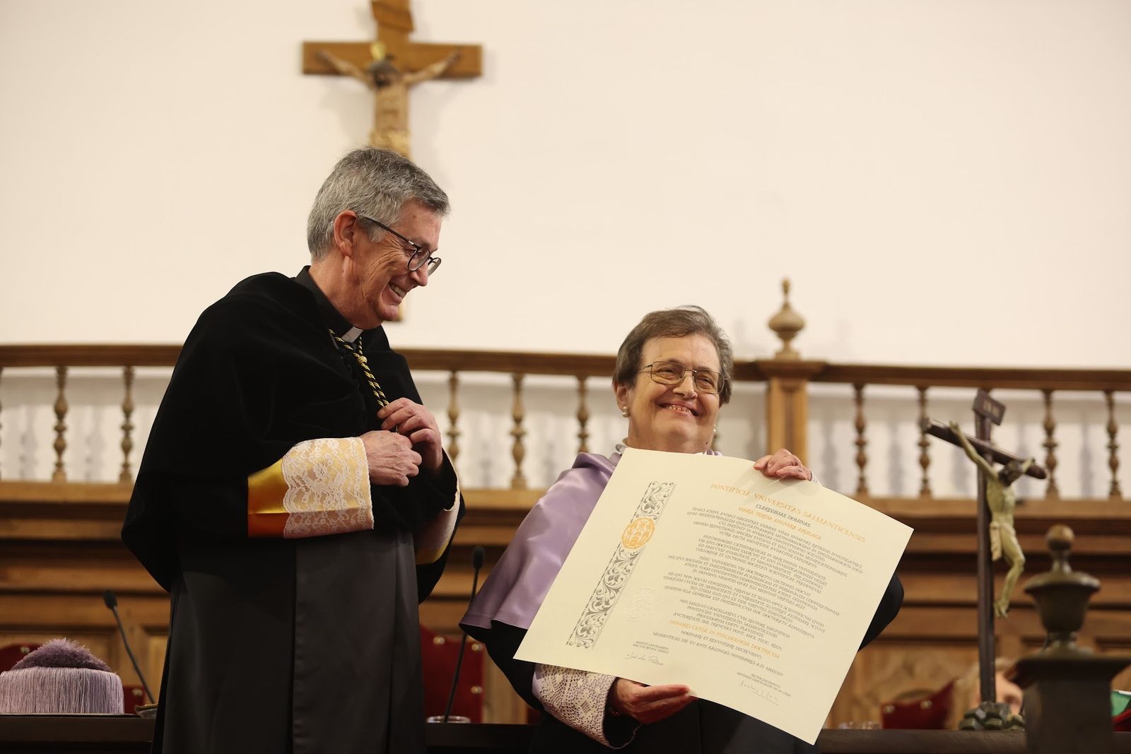 Investidura 'honoris causa' de María Teresa Anguera en la UPSA