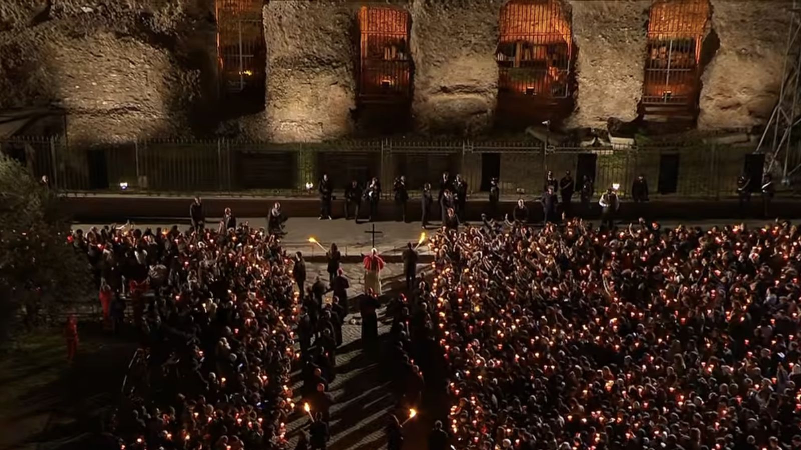 Vía Crucis en el Coliseo