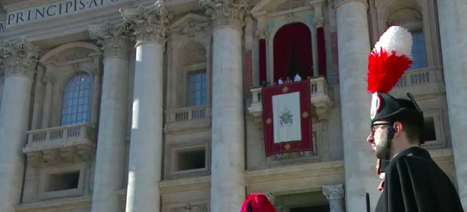 El Papa, desde el balcón