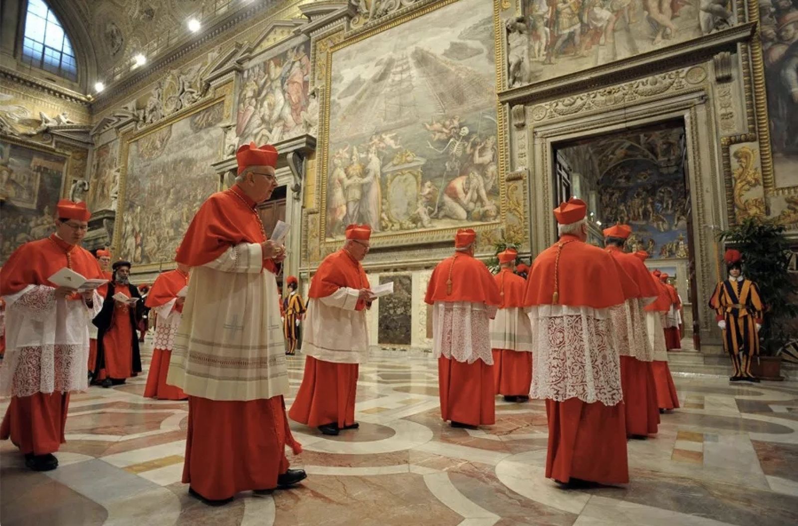 Procesión de cardenales a la Capilla Sixtina