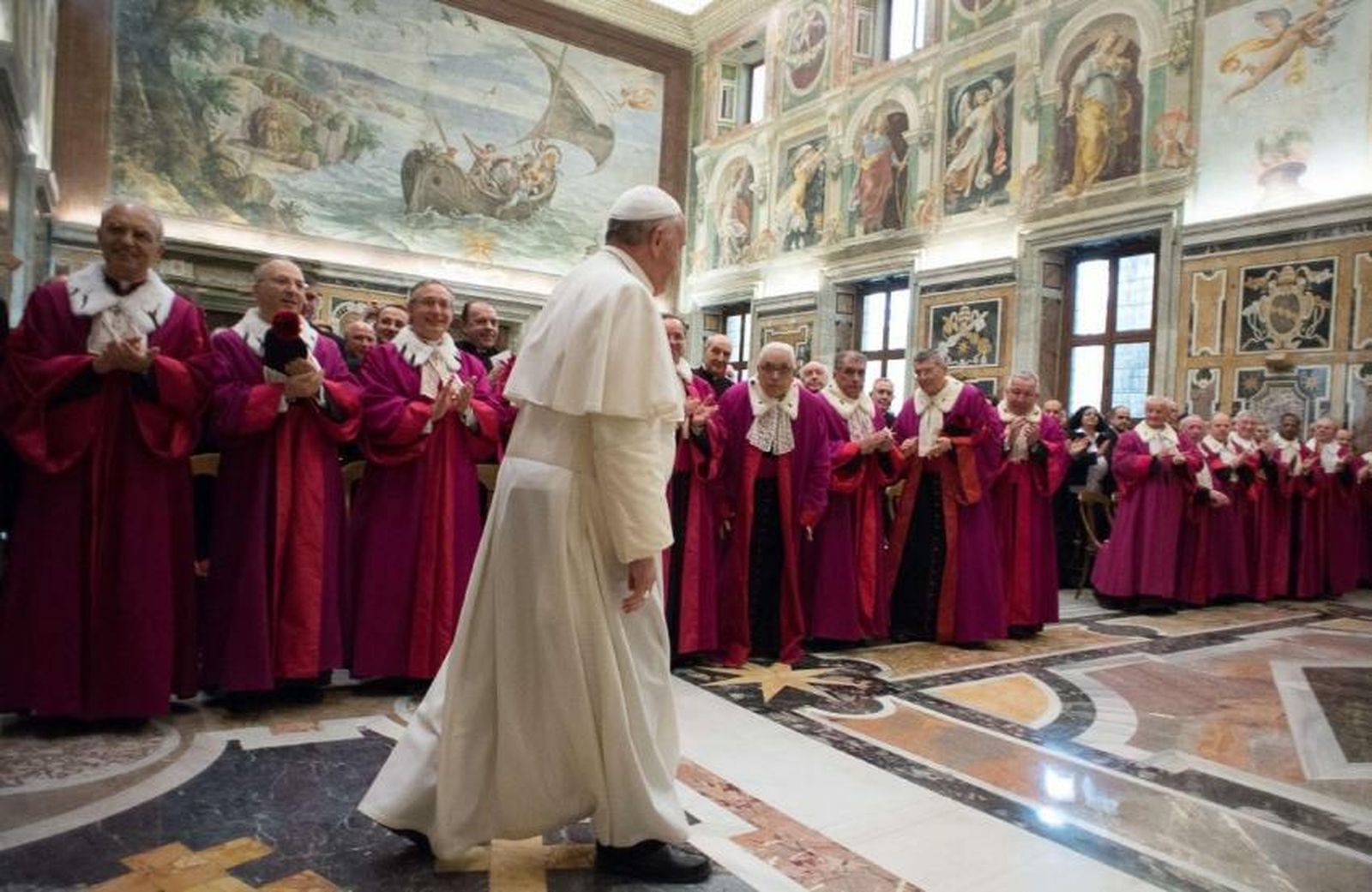 Francisco, con miembros de la Rota romana