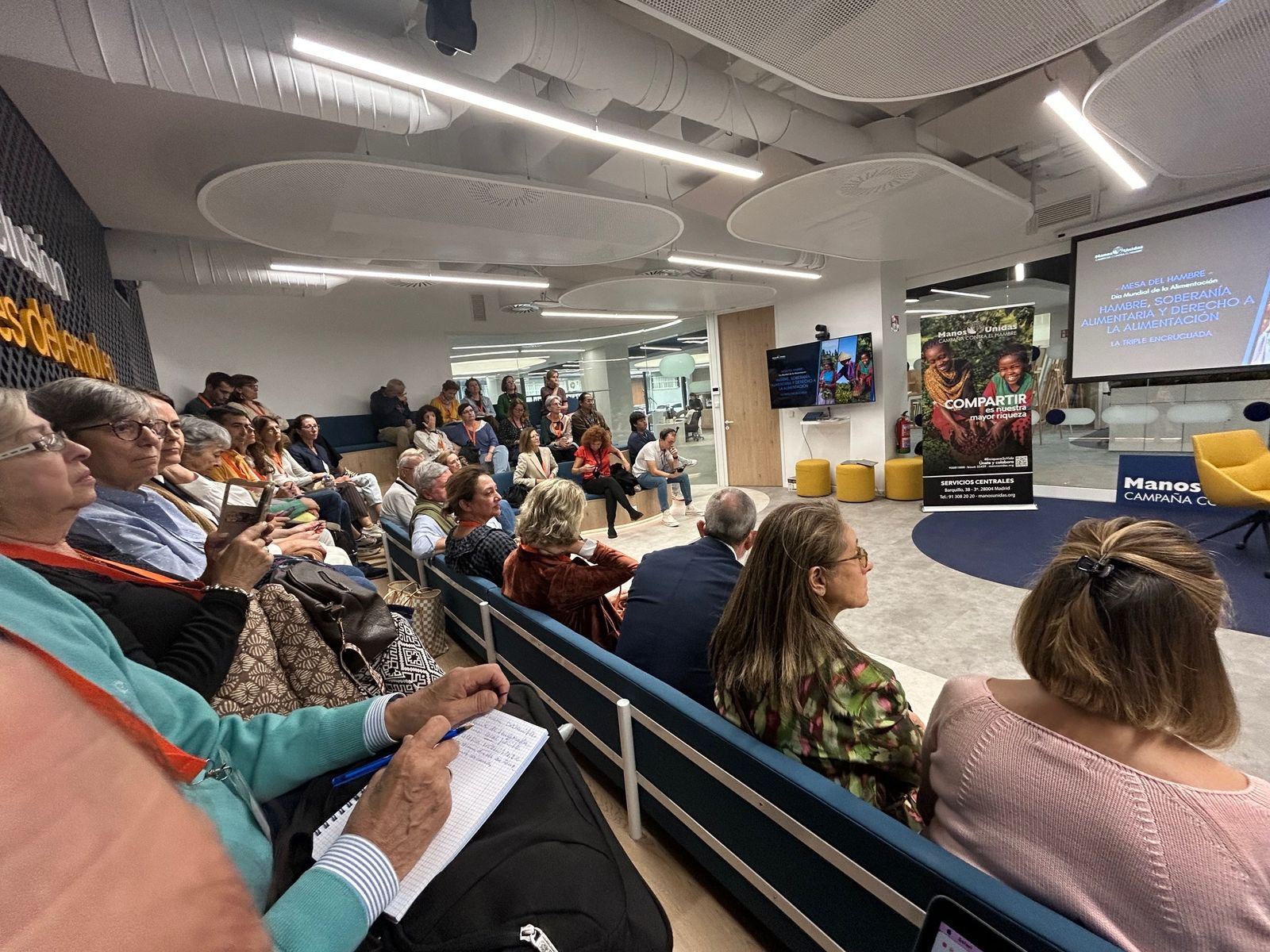 Público asistente al acto