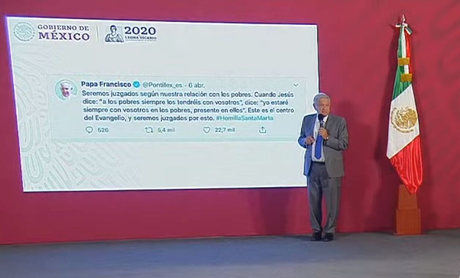 AMLO se cuelga del Papa