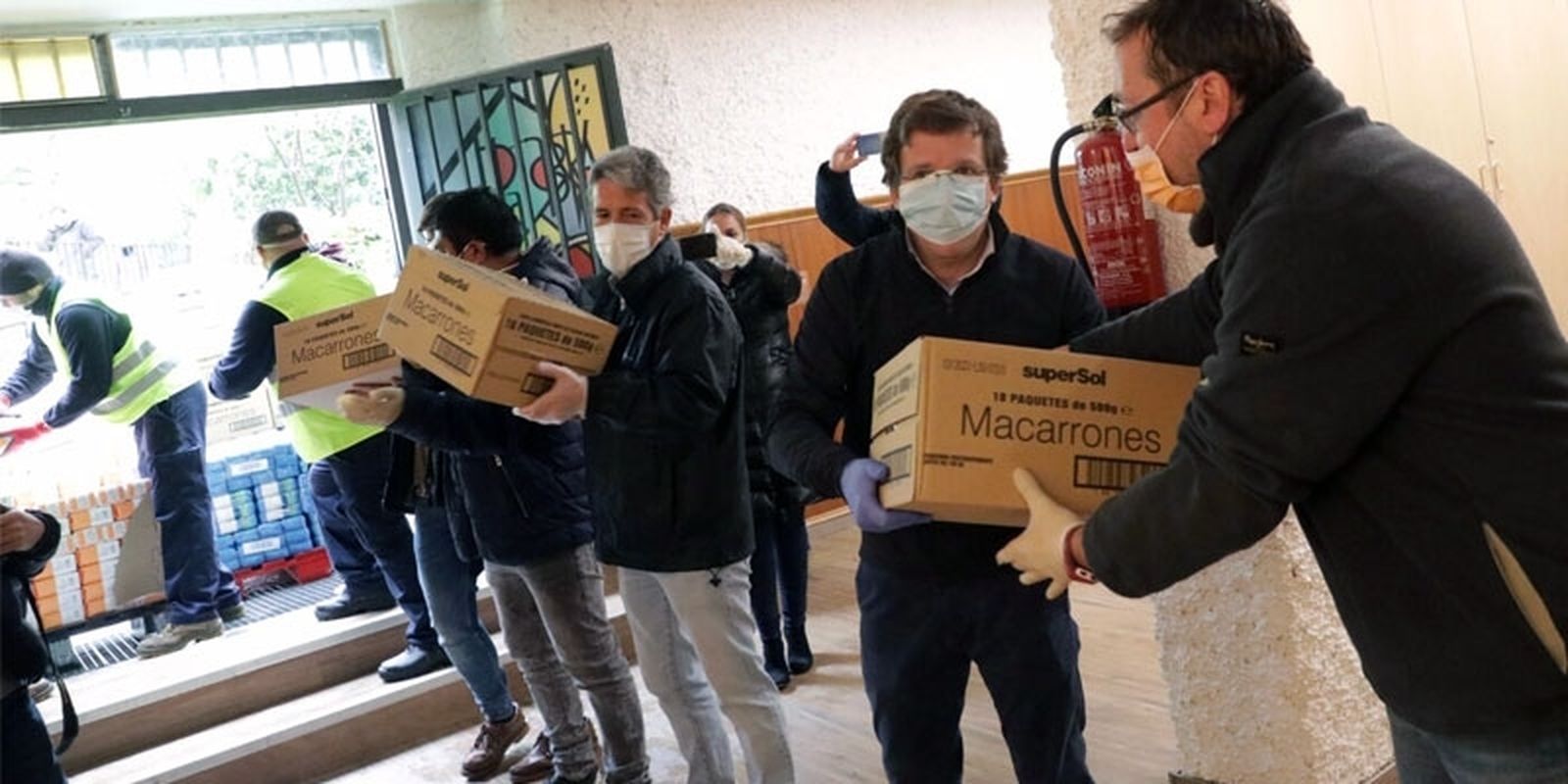 El alcalde de Madrid agradece a Osoro la "insustituible" labor de Cáritas Diocesana y de los sacerdotes