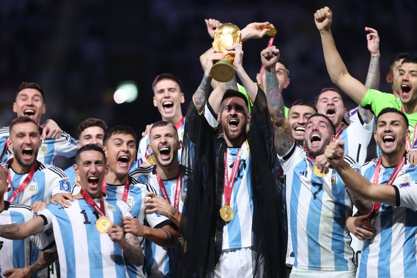 Messi, alzando la Copa del Mundo