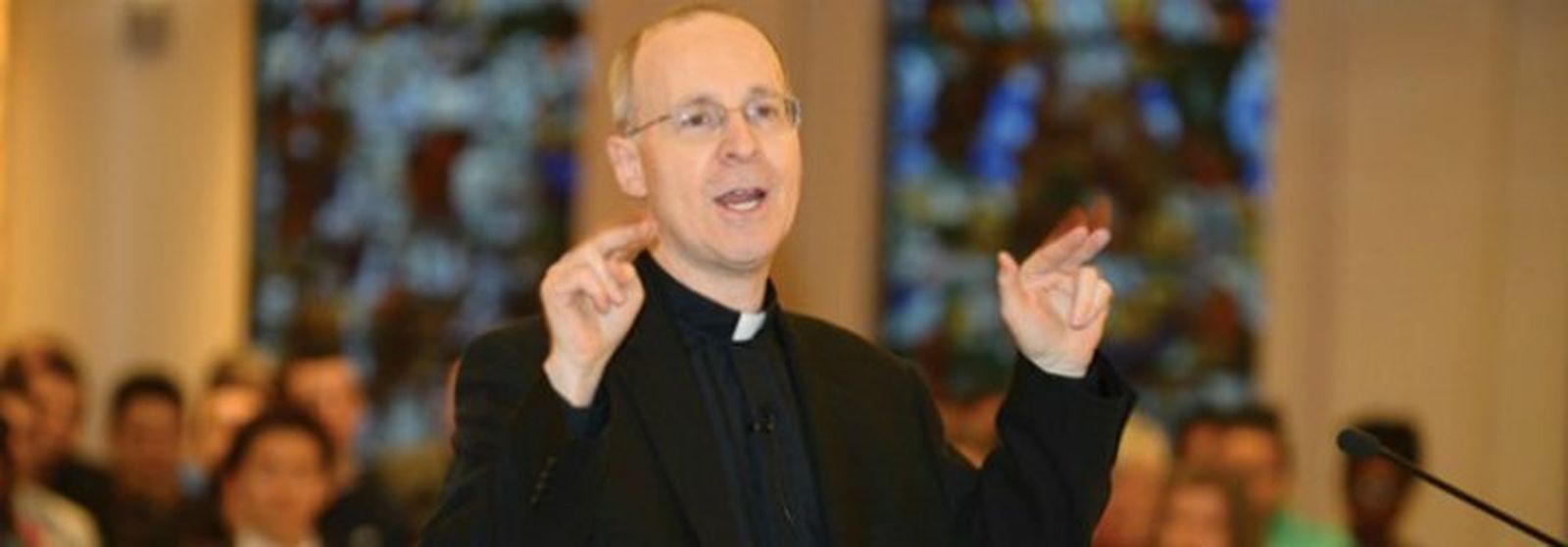 James Martin sj, asesor de la Secretaría para la Comunicación de la Santa Sede