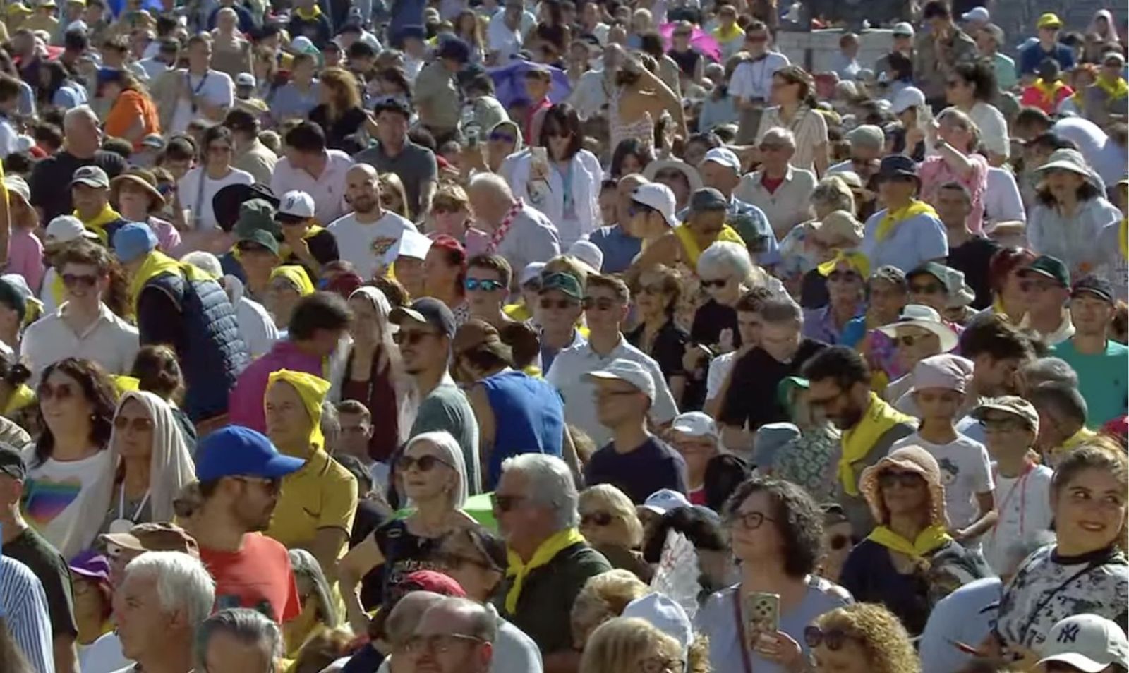 Peregrinos en la plaza de San Pedro