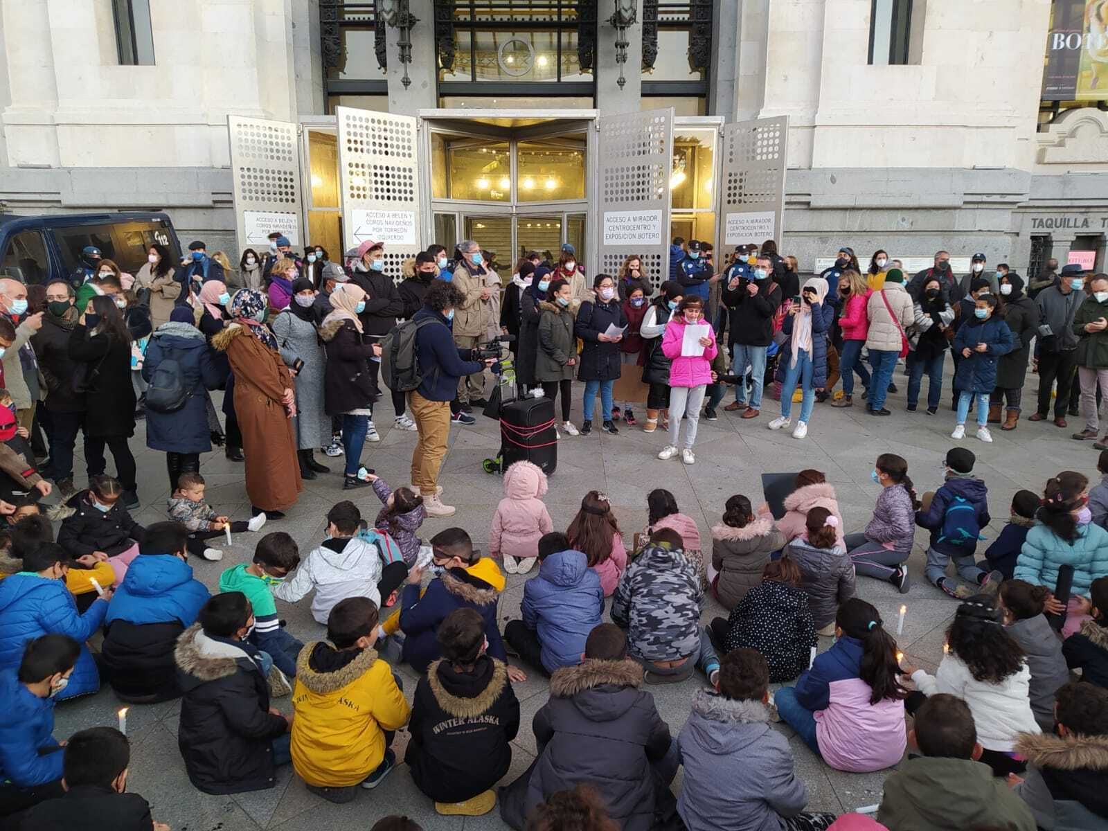 Menores de La Cañada protestan ante el Ayuntamiento de Madrid