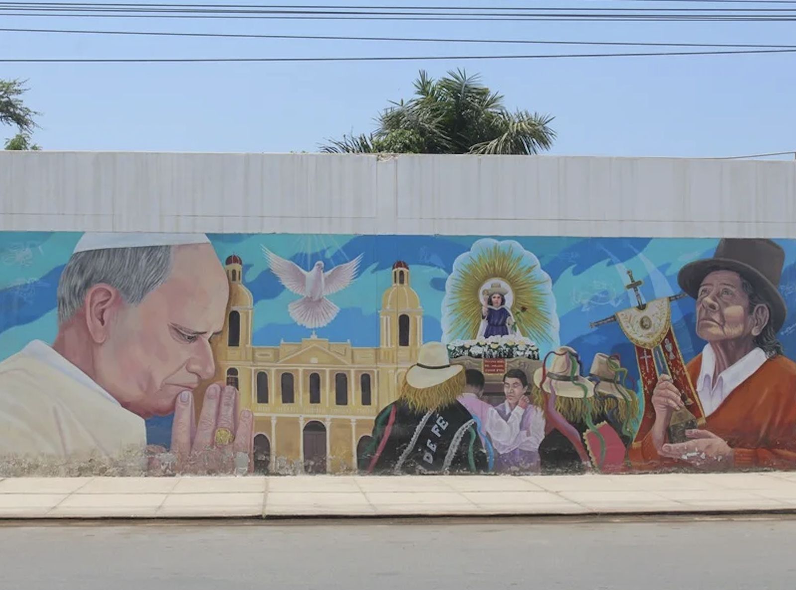 Mural dedicado al papa León XIV en Chiclayo