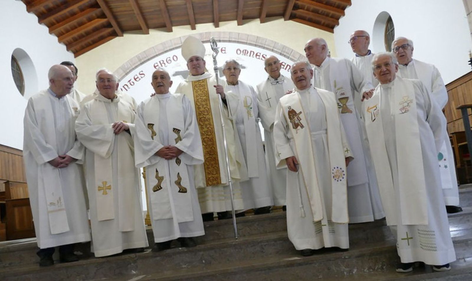 Prado con algunos de sus curas