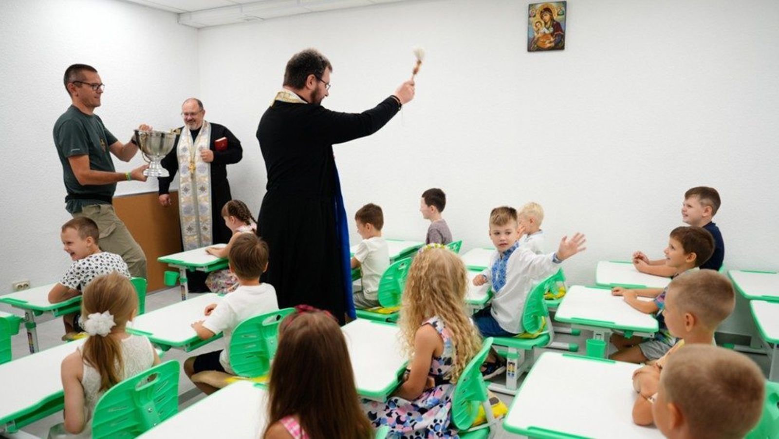 Bendición de la primera clase de la escuela Don Bosco
