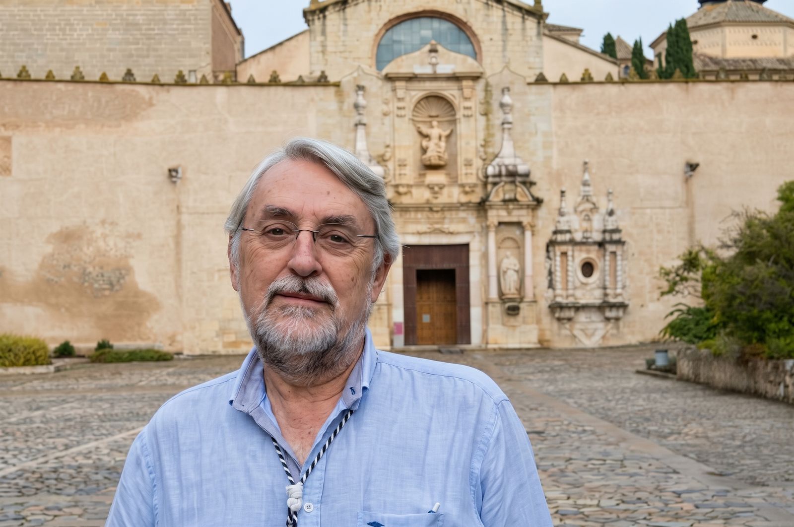 Enric Vendrell, en el Monasterio de Poblet.