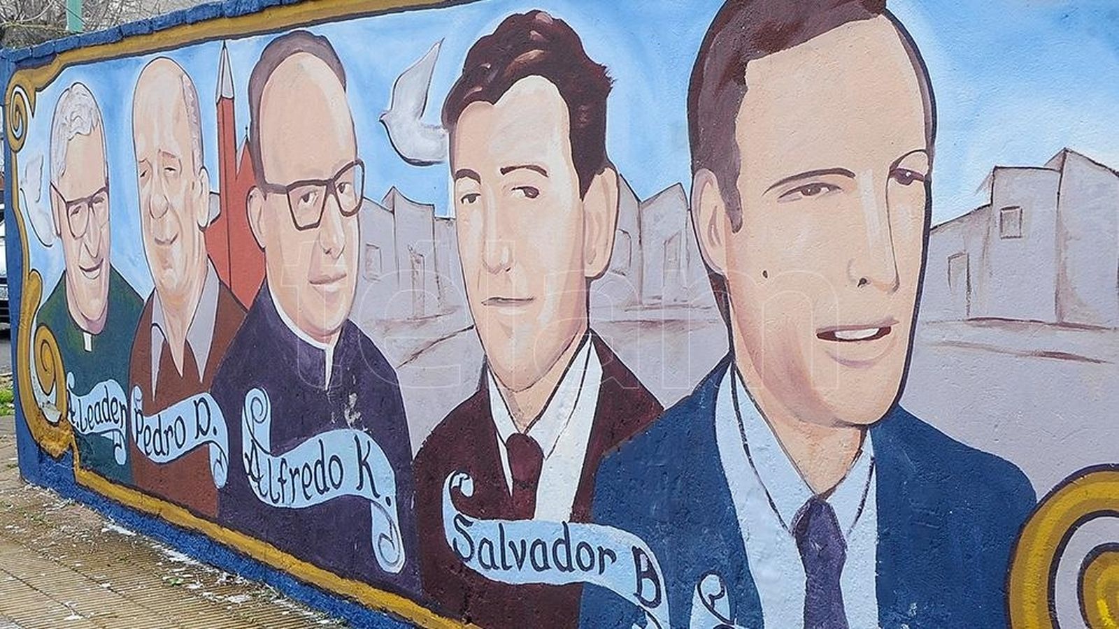 Mural en memoria de lossacerdotes asesinados en la masacre de San Patricio