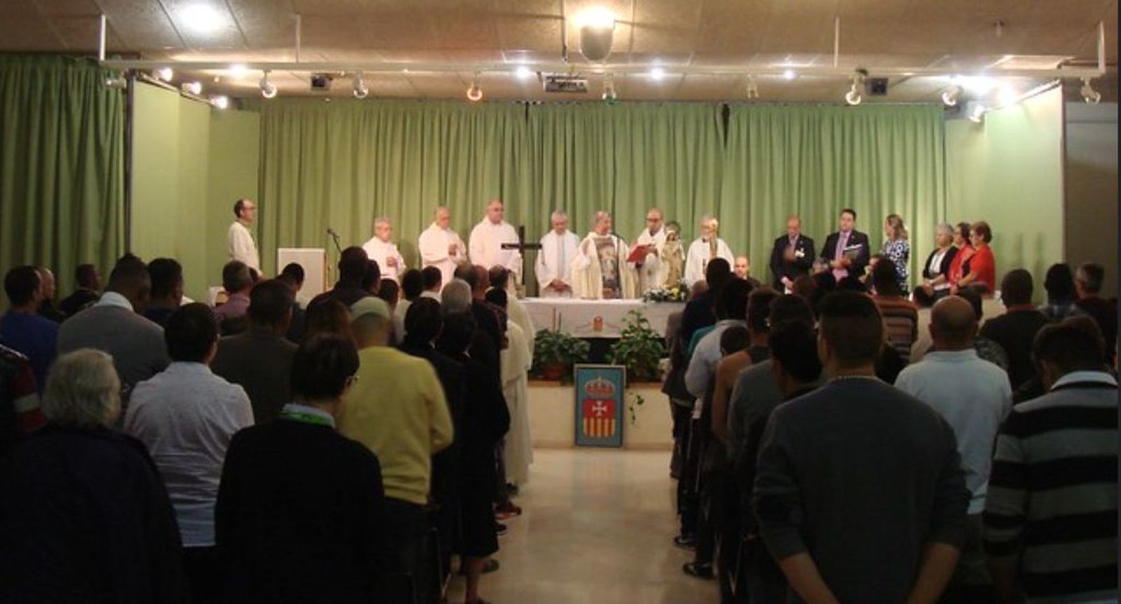 El obispo Salvador Giménez preside una misa en la cárcel de Lleida