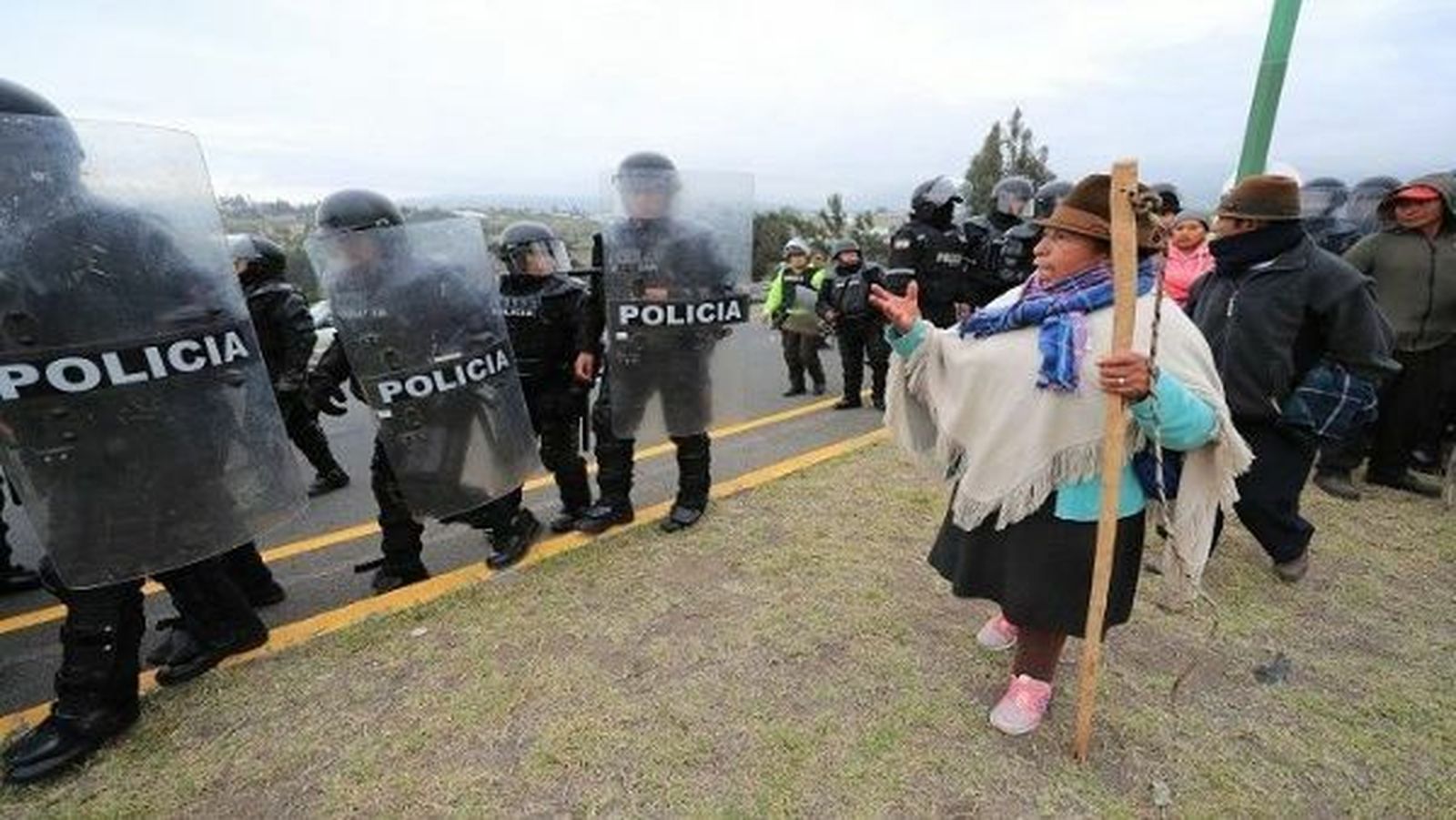 Policía en una manifestación en Ecuador