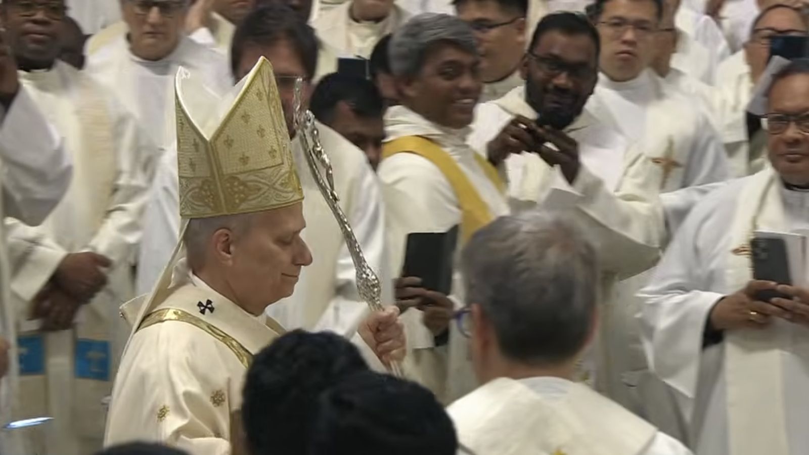 Procesión de entrada del Papa León XIV