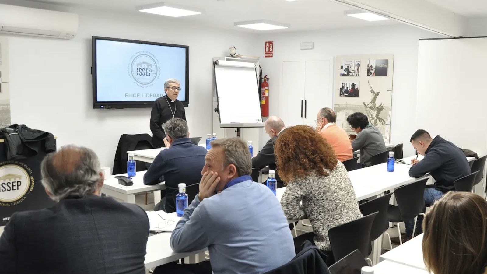 Argüello dando clases en el 'think tank' de Vox