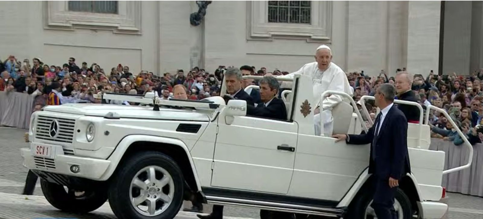Papamóvil en el sagrado