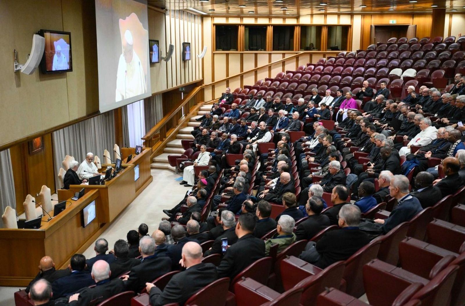 El Papa y los miembros de la Unión de Superiores Generales