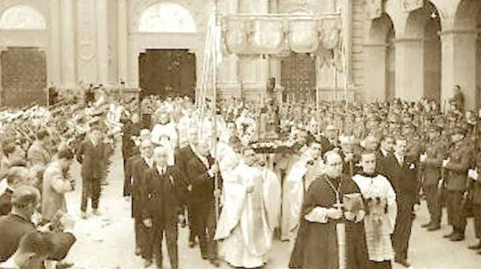 Entronización de la Virgen de Montserrat