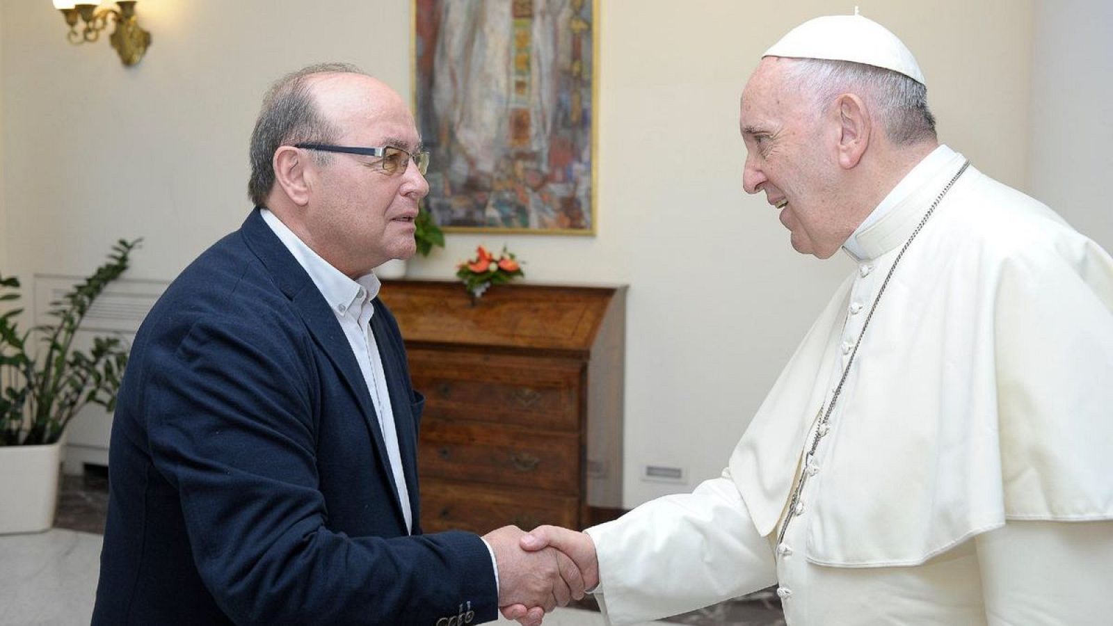 José Manuel Vidal saluda al papa Francisco