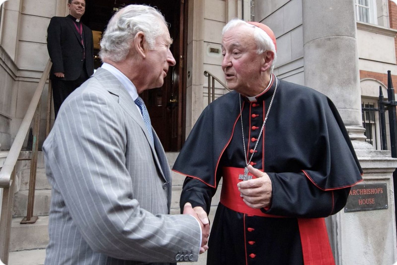 El cardenal Nichols y el rey Carlos de Inglaterra