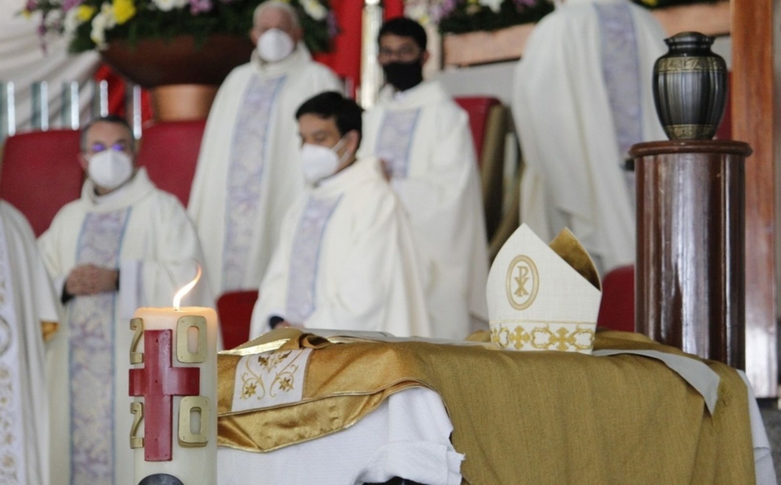 El capítulo oscuro del covid-19 en la arquidiócesis del cardenal Carlos Aguiar; obispo auxiliar y las cuponeras de servicios médicos; Vicario episcopal sobrevive al virus, “era peso muerto”; reaparece obispo de Cuautitlán, Mons. Guillermo Ortiz