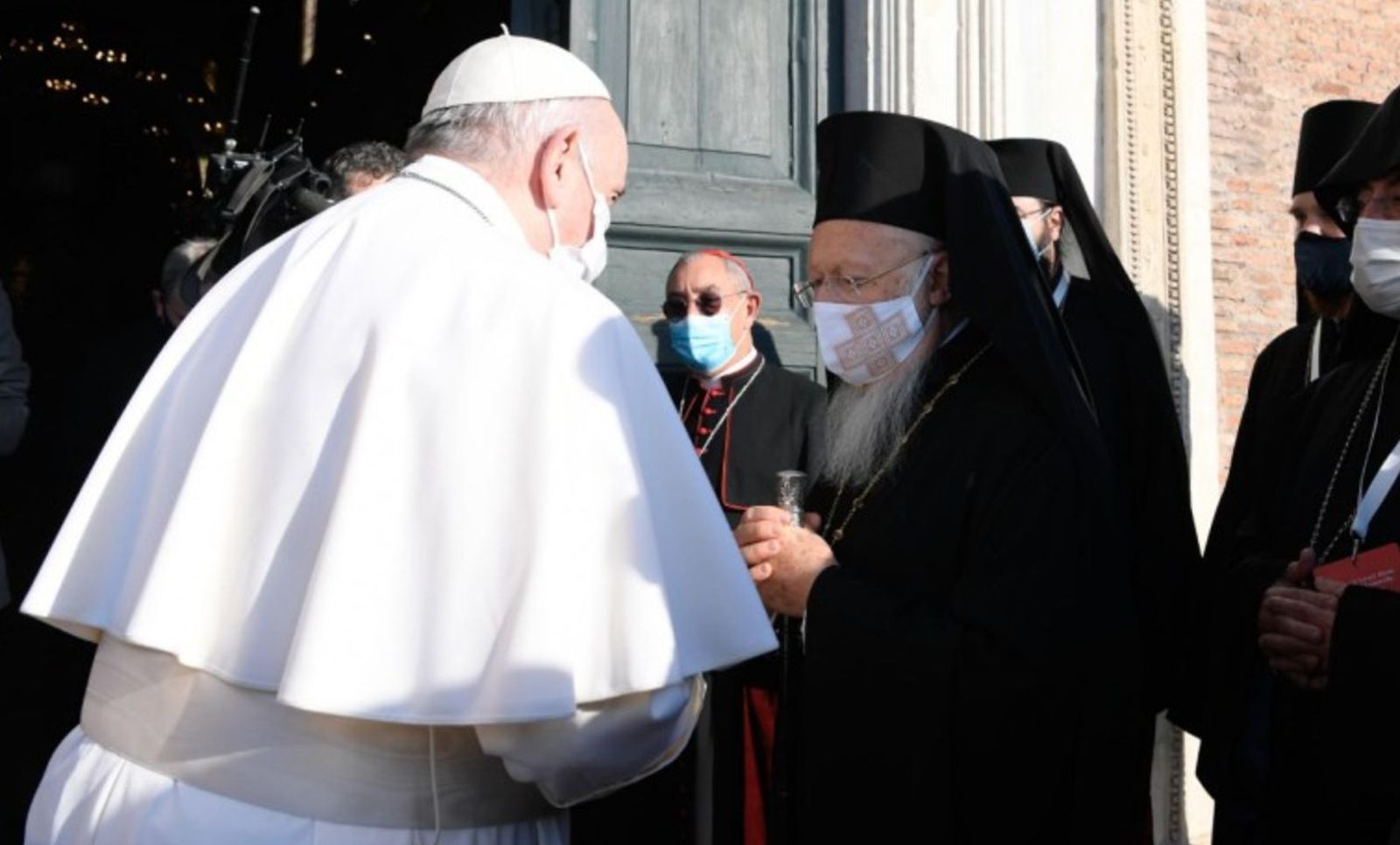 Saludos antes de la ceremonia del encuentro internacional