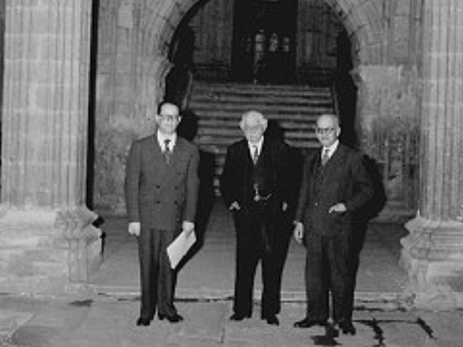 García, Bravo, Iguínez. Dictamen.