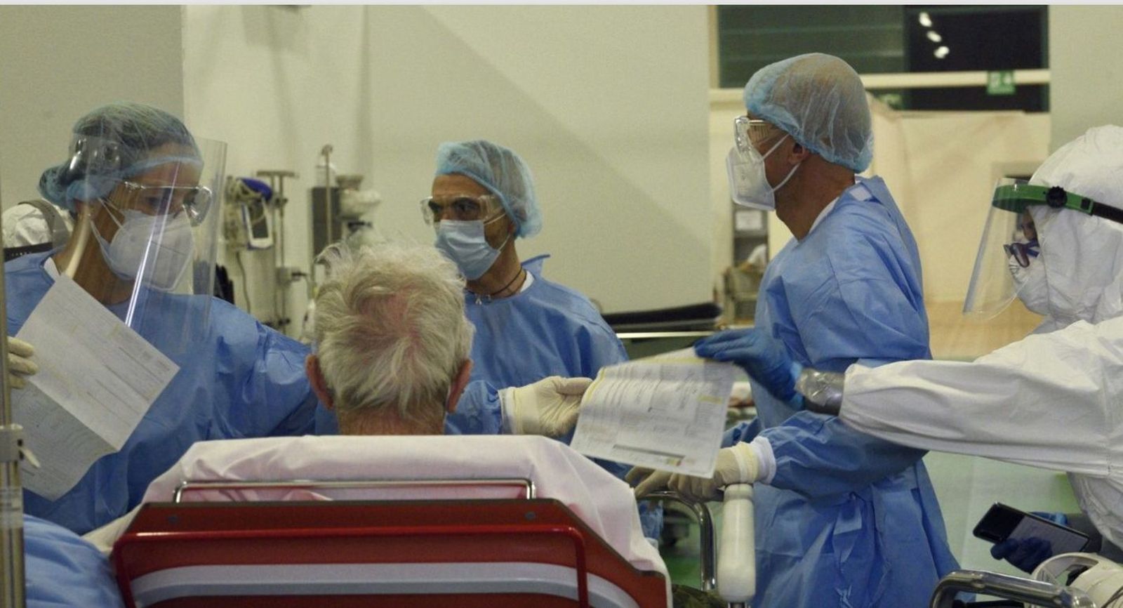 Anciano enfermo por coronavirus