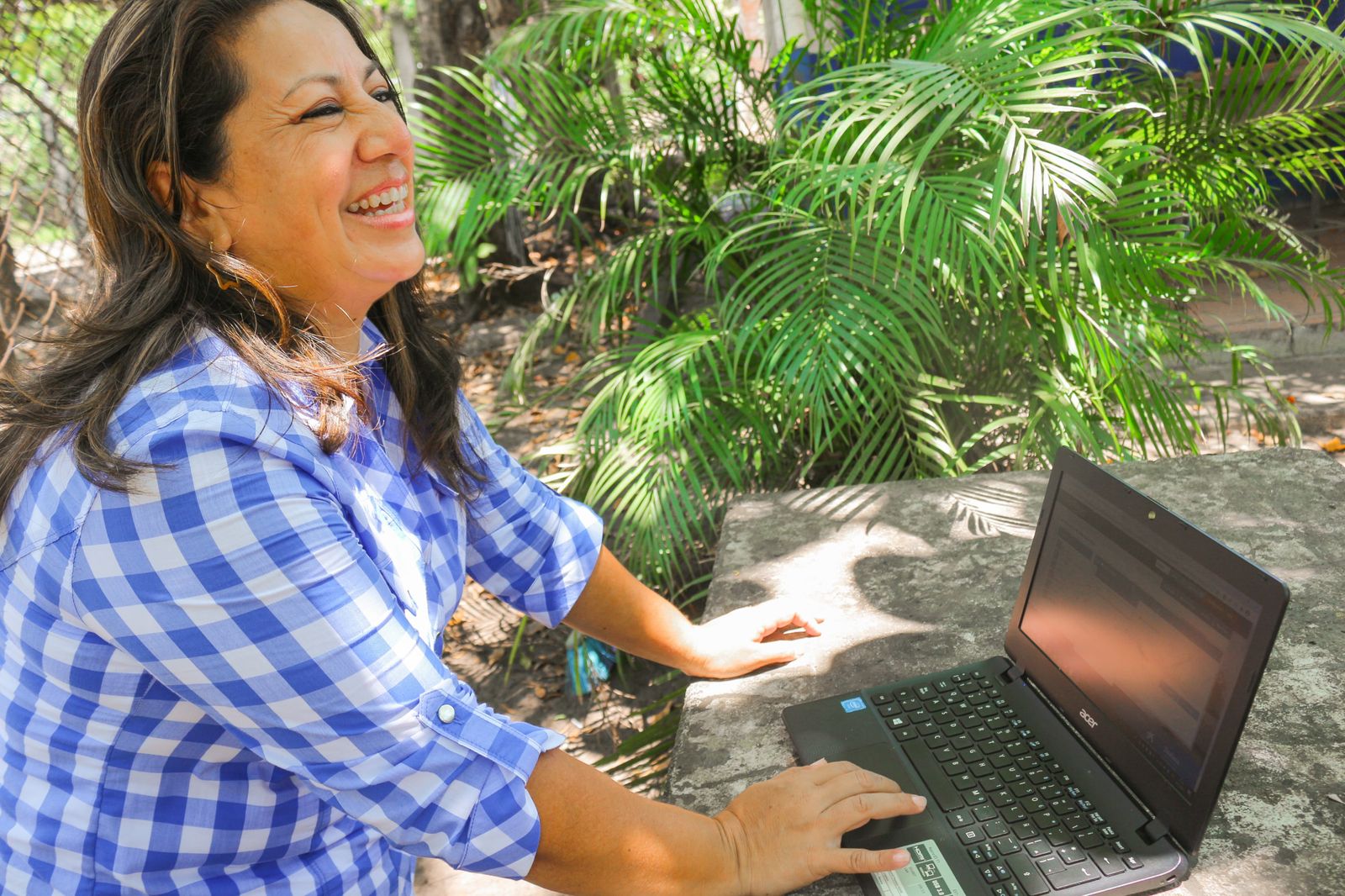 Una docente de El Salvador