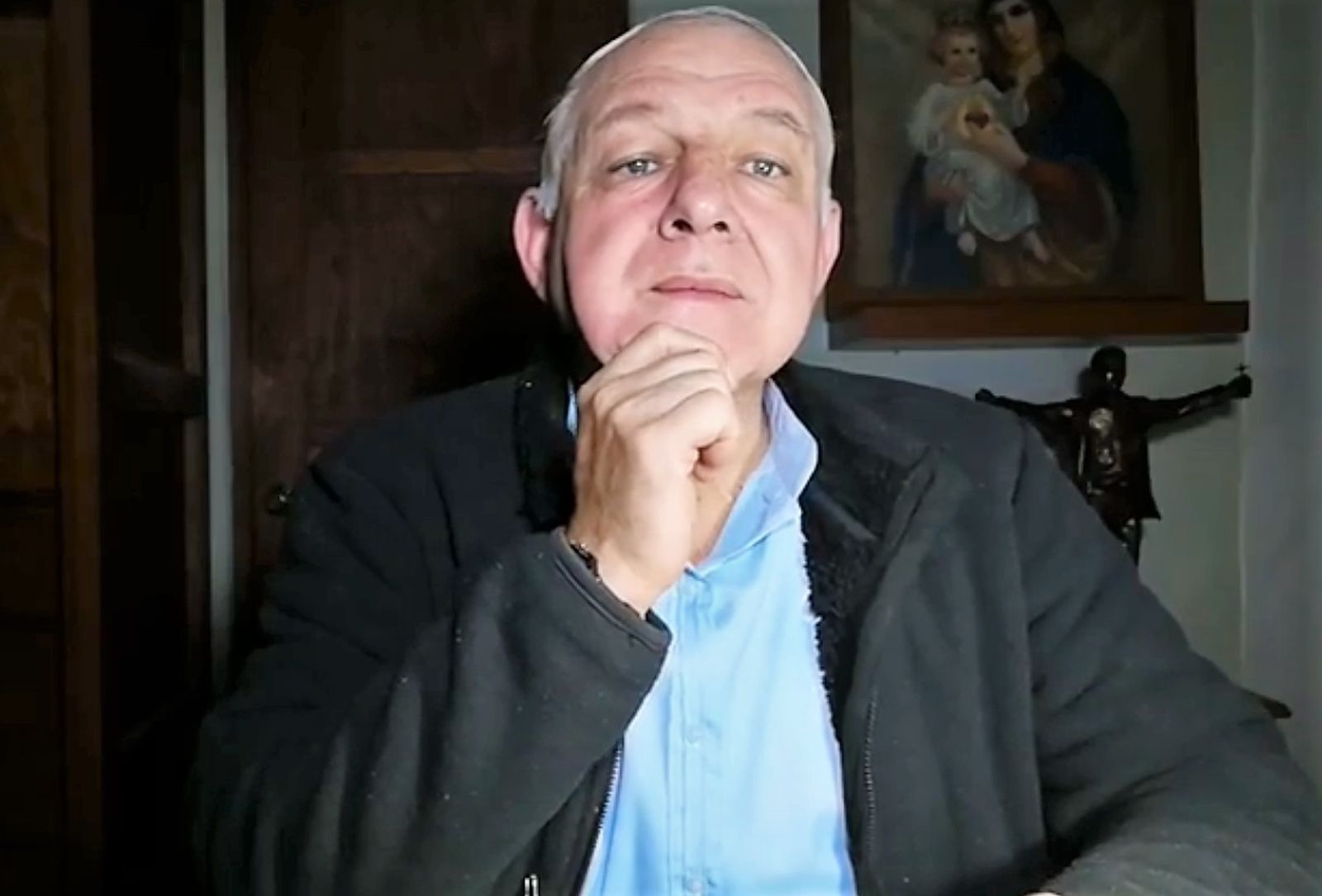 Pasan charola para gastos de salud de vicario episcopal de cardenal Aguiar Retes