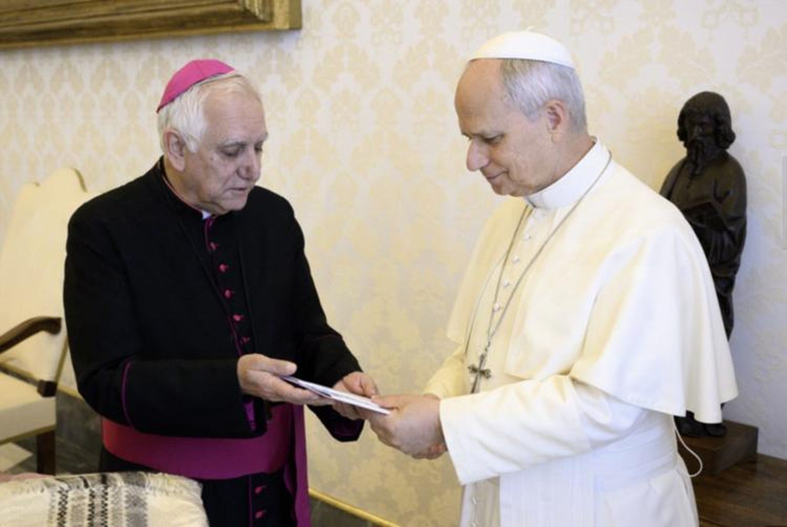 Audiencia del Papa a monseñor Jorge Lozano, arzobispo de San Jaun de Cuyo, Argentina.